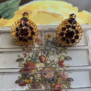 Multicolored clip earrings, rubyred and purple.